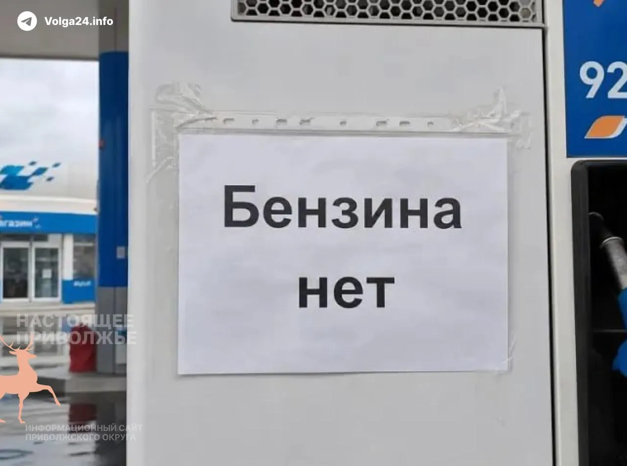 В 35 регионах России из‑за подорожания дизтоплива и дефицита запчастей перевозчики повышают тарифы и сокращают рейсы — пассажиры либо платят больше, либо сталкиваются с долгим ожиданием автобусов.