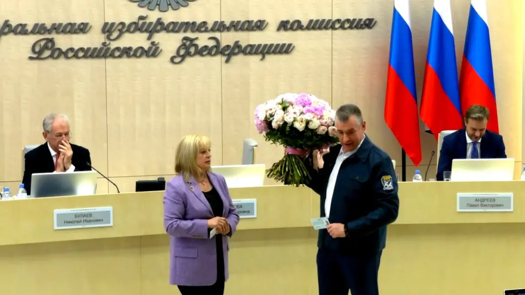 На заседании ЦИК приняли решения по голосованию за границей и для военнослужащих, зарегистрировали список ЛДПР, внесли изменения в одномандатные списки «Справедливой России», сформировали ТИК ДЭГ и утвердили дополнительный бюджет для ГАС «Выборы» на 2027–2029 годы.