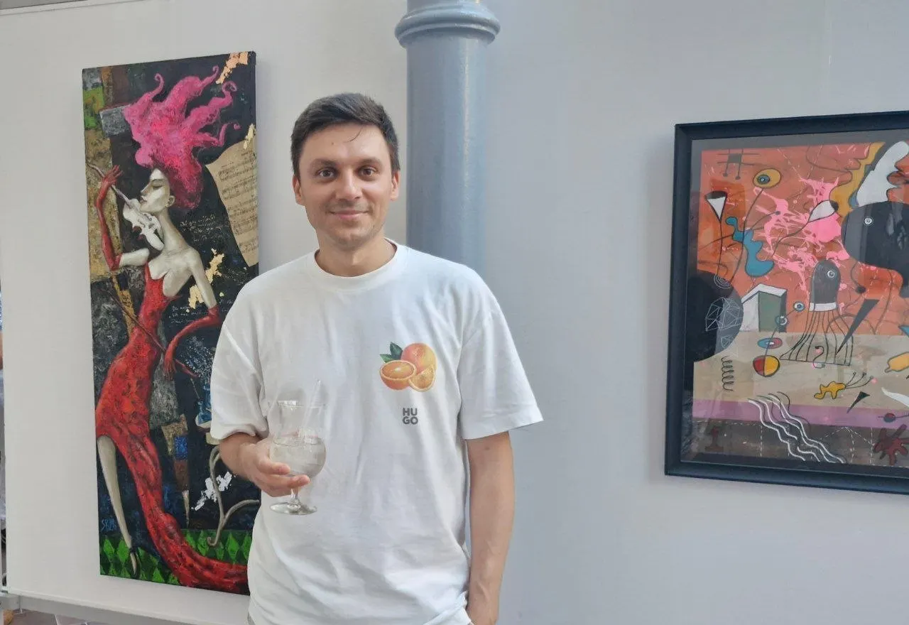 Иван Звягин, внесённый в список «иноагентов», подал в суд иск с требованием убрать его персональные данные и фотографию из виртуальной выставки Минюста, считая обвинения необоснованными и нарушающими презумпцию невиновности.