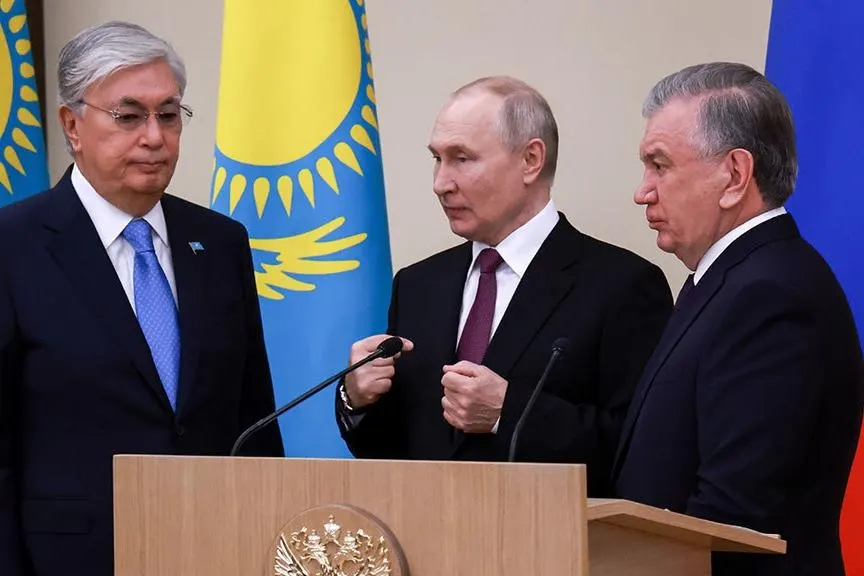 Правительство поручено обсудить изменения в соглашениях 2013 и 2016 годов, которые регулируют поставки вооружений, совместные разработки и ремонт техники, на фоне западных ограничений и роста торговли критически важными компонентами.