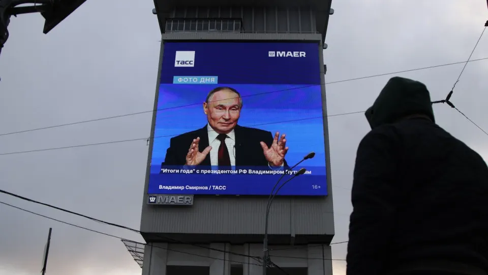 Минэкономразвития фиксирует рост ВВП на 0,3% за первые шесть месяцев 2026 года. Замедление объясняют спадом в гражданских отраслях и перераспределением ресурсов в пользу военного сектора.