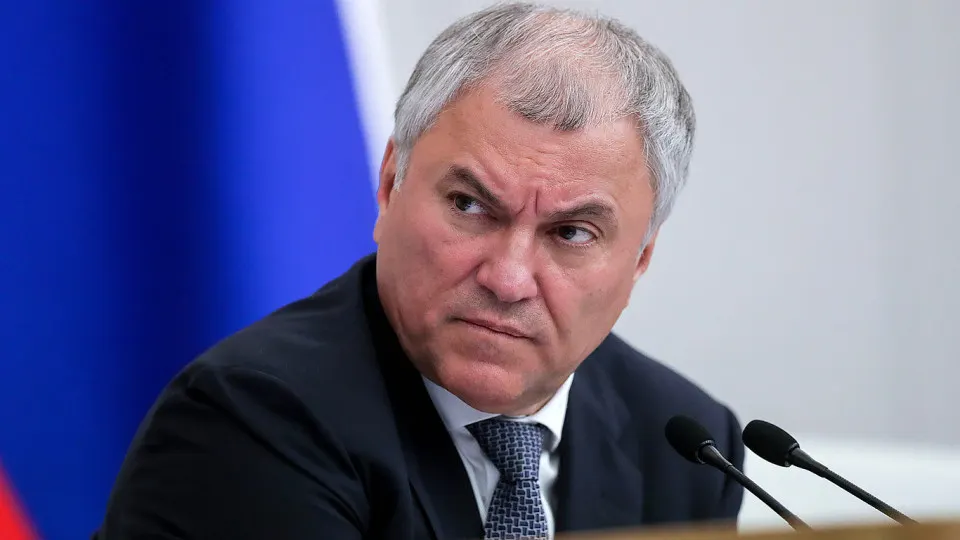 Спикер Госдумы заявил, что новые законы направлены на защиту детей и общества и являются реакцией парламента на общественный запрос. В числе инициатив — ограничения в интернете, налоговые изменения и запреты в социальной сфере.