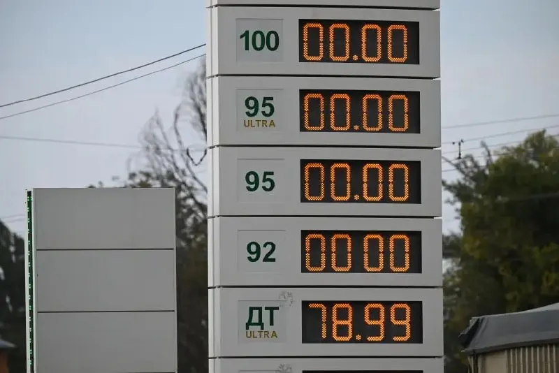 Правительство продлило срок продаж бензина Евро-2–Евро-5 на АЗС до 30 июня 2027 года, чтобы снизить риски дефицита топлива.