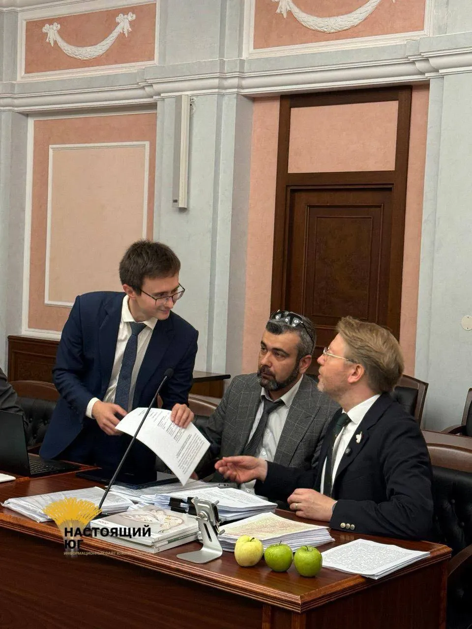 На заседании Верховного суда представитель ЦИК заявил о нарушениях «Яблока» в предвыборной агитации и авторских правах; текст бюллетеня может быть изменён после решения суда.