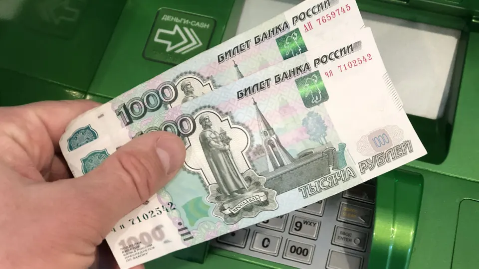Правоохранительные органы призывают россиян устанавливать суточные и месячные лимиты на снятие наличных и переводы по номеру телефона, а также ограничивать ночные транзакции, чтобы снизить риски хищений.