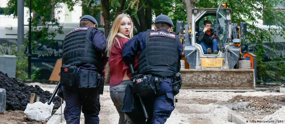 Задержания активистов возле здания Верховного суда во время рассмотрения апелляции на недопуск к выборам.