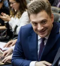 Депутат-коммунист Георгий Камнев обратился к Минпромторгу с просьбой снизить стоимость автомобилей АвтоВАЗа в России; по его данным, за рубежом автомобили дешевле, чем в стране.