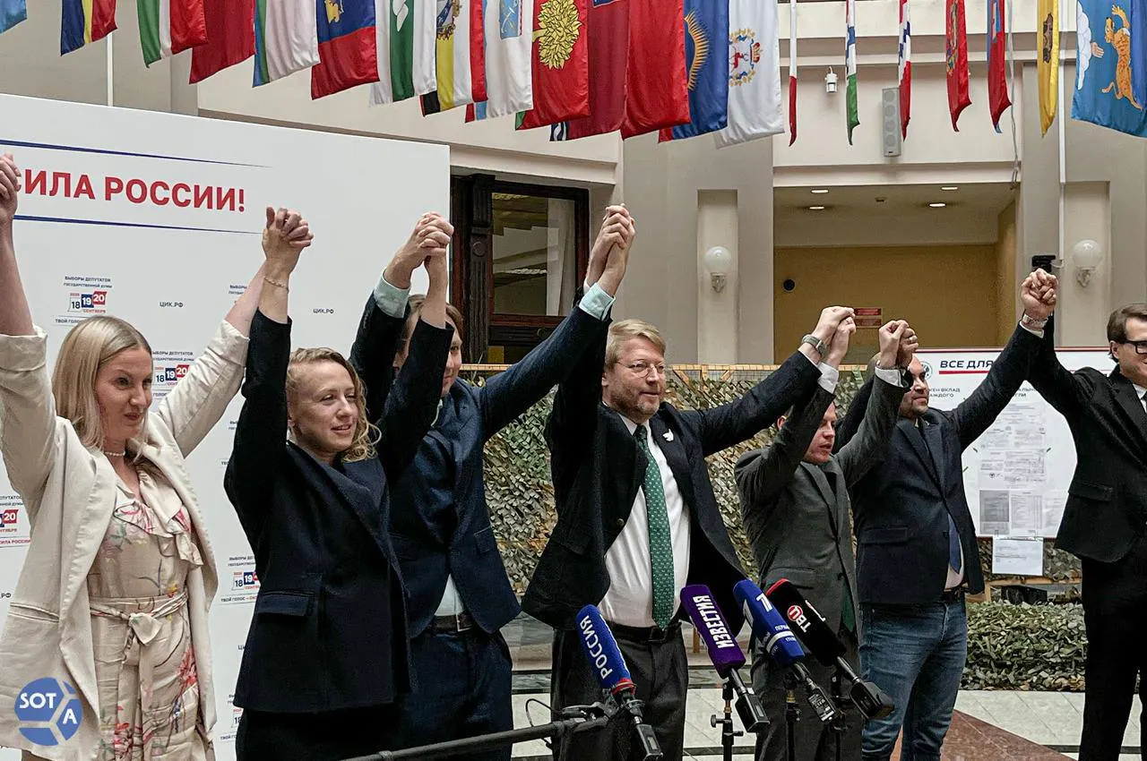 Оппозиционные деятели за границей запустили кампанию в поддержку партии «Яблоко» перед выборами и призывают россиян прийти на участки 20 сентября в 12:00.