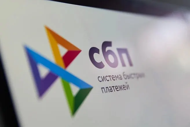 С 1 сентября Росфинмониторинг будет собирать данные о платежах через Мир и Систему быстрых платежей, а также об операциях с единым QR-кодом; закон подписан в декабре 2025 года.
