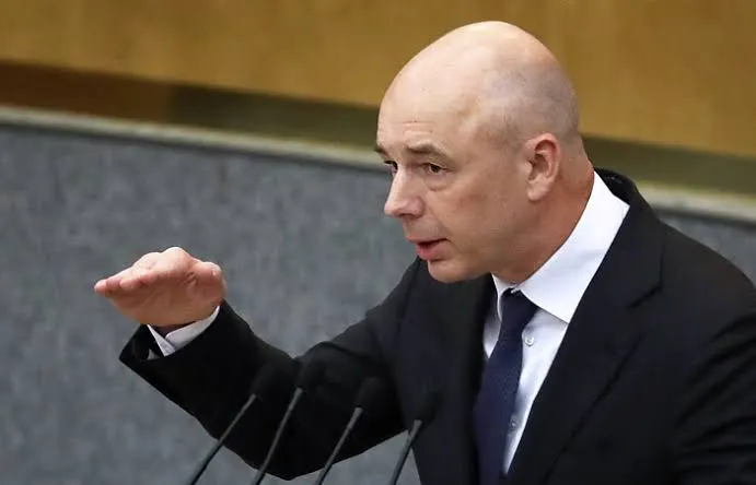 Министр финансов заявил на форуме, что хранение резервов и ответственное финансирование обязательств — базовая практика; в качестве примера он привёл ФНБ.