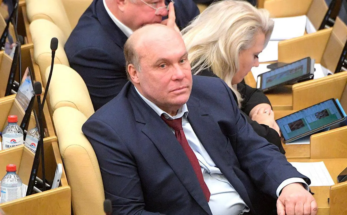 Депутат Андрей Колесник назвал слухи о возможной мобилизации провокацией и отметил, что иностранные службы пытаются запугать россиян, распространявая недостоверные сведения.