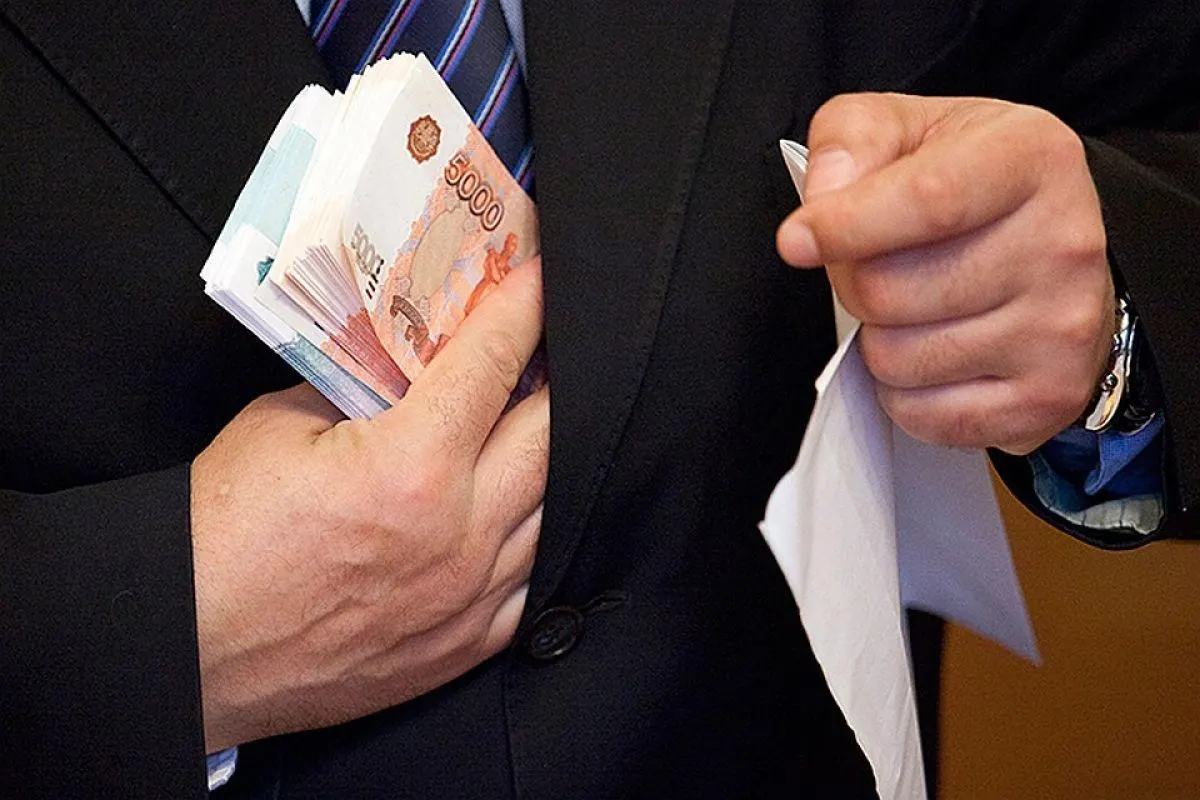 В отрасли обсуждают новые ограничения на финансирование проектов, освещающих коррупцию в правоохранительных органах.
