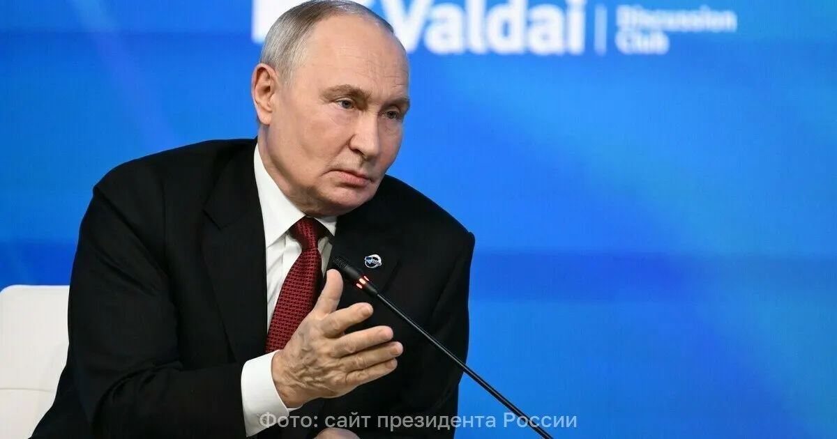 Президент сообщил, что россияне стояли в очереди к урнам, демонстрируя участие в голосовании, несмотря на внешнее давление.